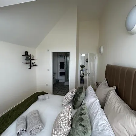 2 Bedroom Luxury Penthouse *